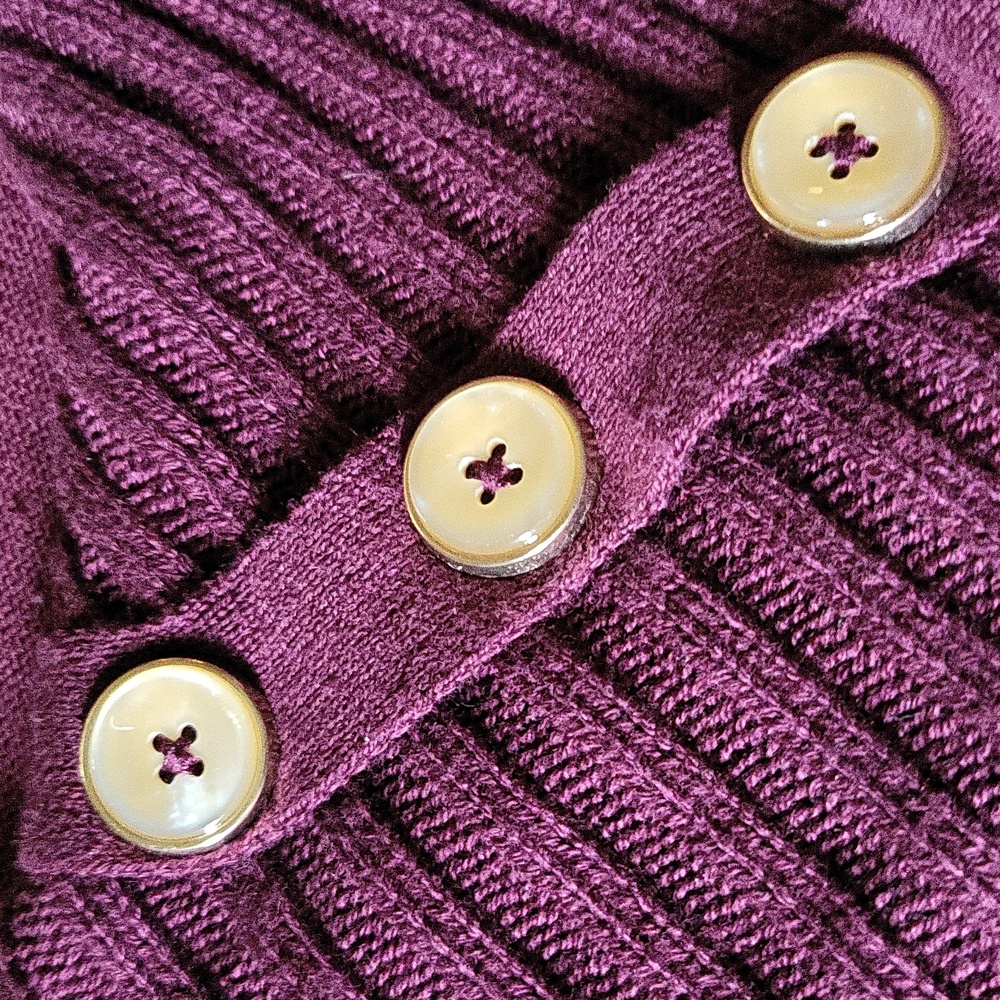 Asymetrical Cropped Burgundy Sweater - Picture 4 of 7
